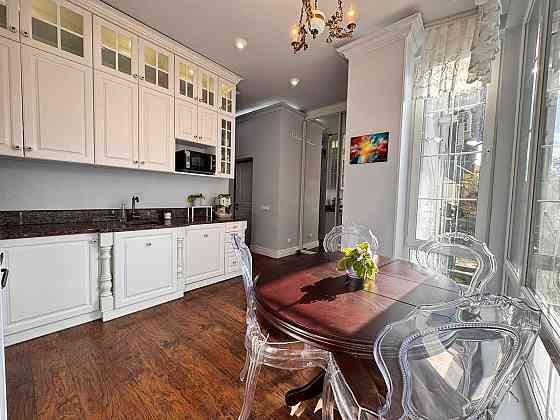 Продаж квартири в чудовому районі по вул.Куликівська з гаражем Львов