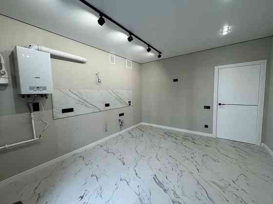 Продам 1-кімнатну з новим ремонтом в ЖК Емоція/Хотів (Чабани) Хотов