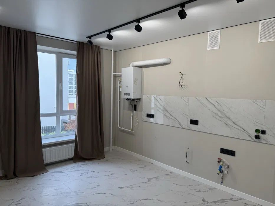 Продам 1-кімнатну з новим ремонтом в ЖК Емоція/Хотів (Чабани) Хотов - изображение 2