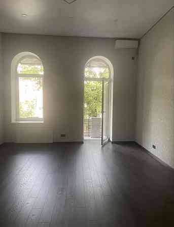 Маразлиевская / Успенская  с фасадным балконом . Одесса