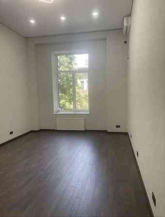 Маразлиевская / Успенская  с фасадным балконом . Одесса