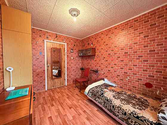 Продам 4 комнатную квартиру в жилом состоянии на В.Шума Черноморск