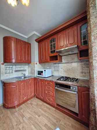 Оренда 2к квартири Харківське шосе 13, сталінка Київ