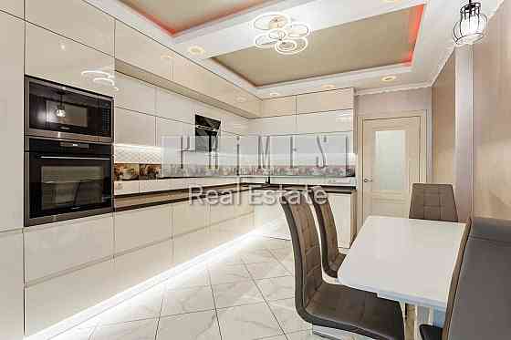 Продаж  просторої 3 кімнатної квартири  79.30 м2  в ЖК Володимирський Киев