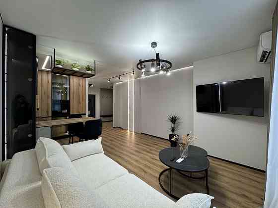 Вишукана,простора однокімнатна на березі озера Ивано-Франковск