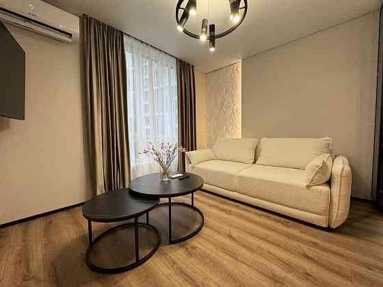 Вишукана,простора однокімнатна на березі озера Ивано-Франковск