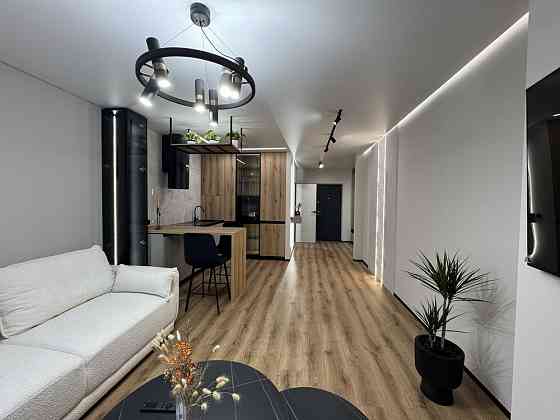 Вишукана,простора однокімнатна на березі озера Ивано-Франковск