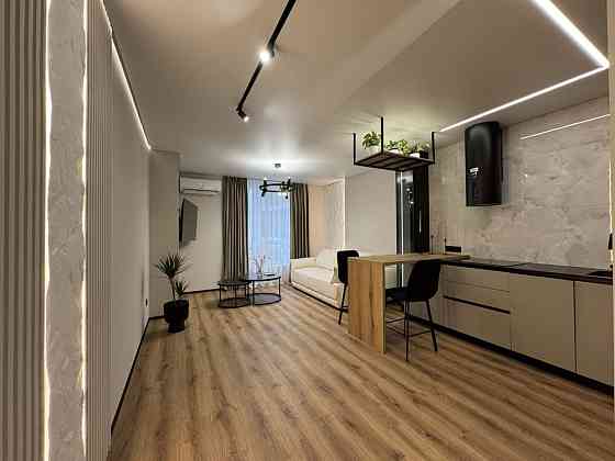 Вишукана,простора однокімнатна на березі озера Ивано-Франковск