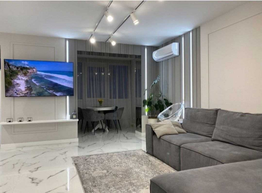 Сучасна 3-кімнатна На Щасливому! Гарний вигляд на озеро Ровно - изображение 1