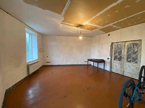 Продается двухкомнатная сталинка с автономкой на ЮГОКе Кривой Рог