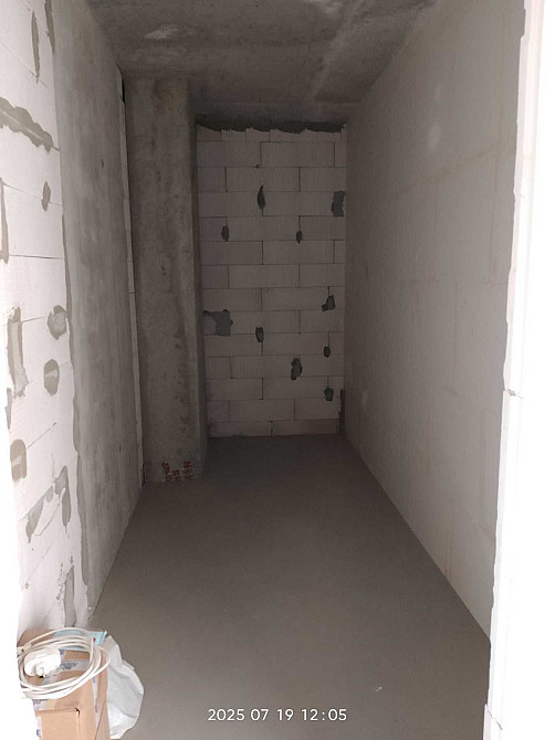 Простора 2-кімнатна квартира без ремонту, 100 м. до метро Харківська Київ - зображення 4