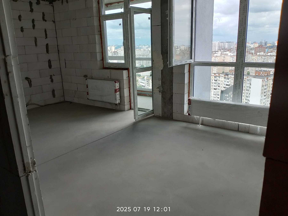 Простора 2-кімнатна квартира без ремонту, 100 м. до метро Харківська Київ - зображення 1