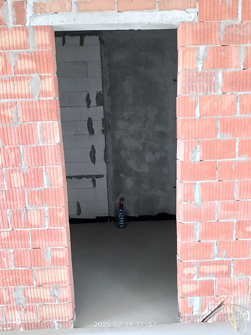 Простора 2-кімнатна квартира без ремонту, 100 м. до метро Харківська Київ - зображення 6