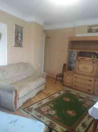 Оренда 2к. на 2 поверсі біля М.Берестейська Київ