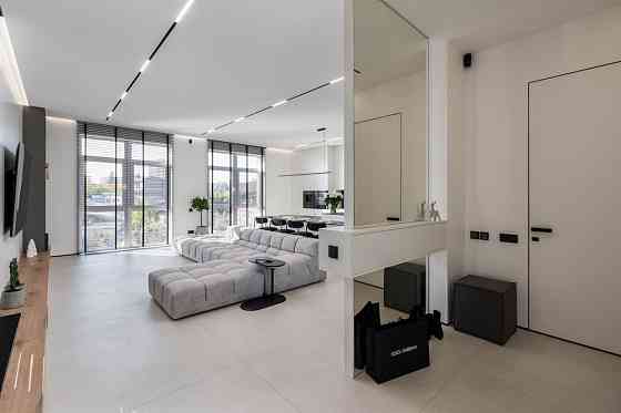 Квартира з шикарною видовою терасою Киев