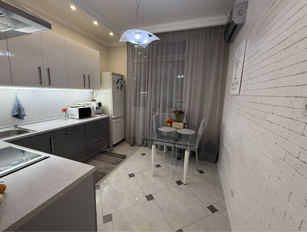 Продаю однокімнатну квартиру, метро Чернігівська, вул. Хоткевича, 8 Киев - изображение 1