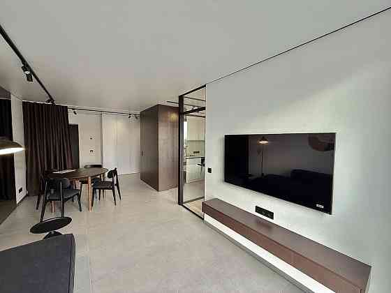 Однокімнатна простора квартира з новим ремонтом Львов