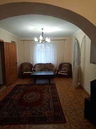 Дім Червоний хутір недалеко від Маршала та Перлинного кварталу Одесса