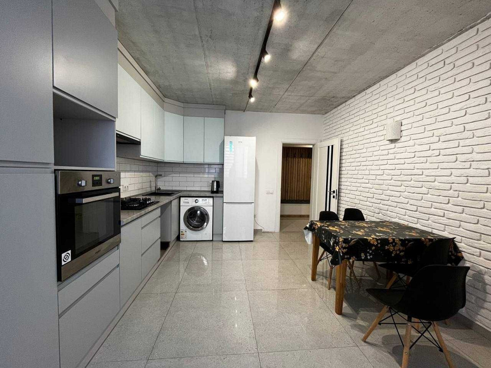 3к з видом на річку Івано-Франківськ - зображення 3