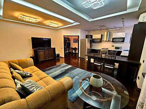 Центр, вул. Гоголівська, 36-40. Трикімнатна квартира з краєвидом Київ