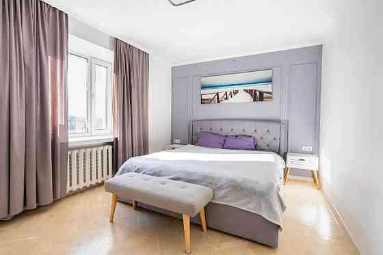 Без%продається 4-к  авторський ремонт з видом на Дніпро м. Лівобережна Киев