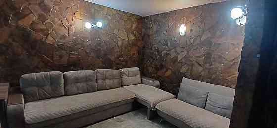 2 кімнатна квартира.Дезайнерскі стіни. Поблизу є все. Тихий район. Харків