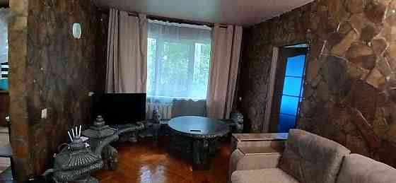 2 кімнатна квартира.Дезайнерскі стіни. Поблизу є все. Тихий район. Харків