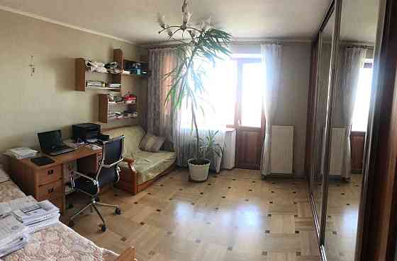 Продается просторная квартира на Черемушках Одесса