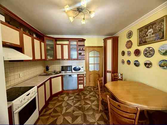 Оренда простороі 3-кімн. Вул. Бальзака,55В Киев