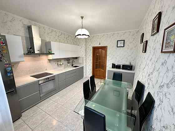 2к. квартира з чудовим ремонтом Турецьке містечко, Севастопольська пл. Киев