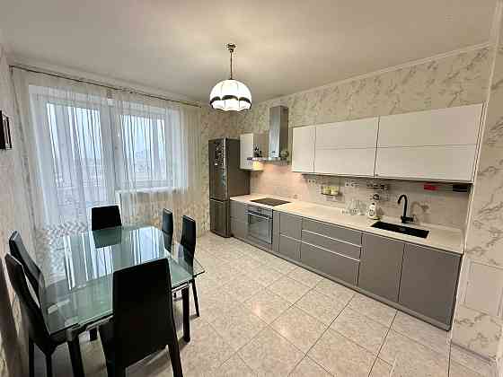 2к. квартира з чудовим ремонтом Турецьке містечко, Севастопольська пл. Киев