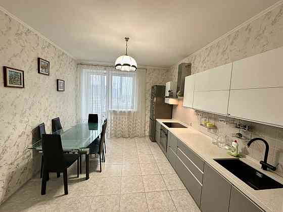 2к. квартира з чудовим ремонтом Турецьке містечко, Севастопольська пл. Киев