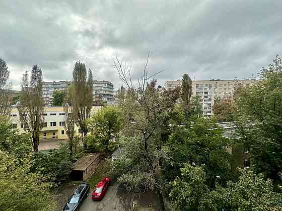 Продам 2к квартиру  по вул. Кирилівська 115/2 Киев