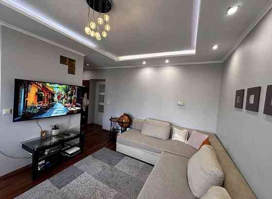 Продається трикімнатна квартира Ужгород