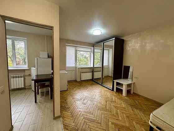 Продам 1 к квартира  в сталінці  Багговутівська Центр Киев