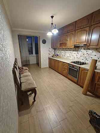 Оренда 3-кімнатної квартири в новобудові + гараж і підвал Черновцы