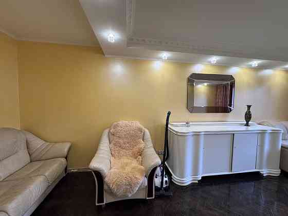 Продається 2-кімнатна квартира з якісним ремонтом у центрі Русанівки Киев