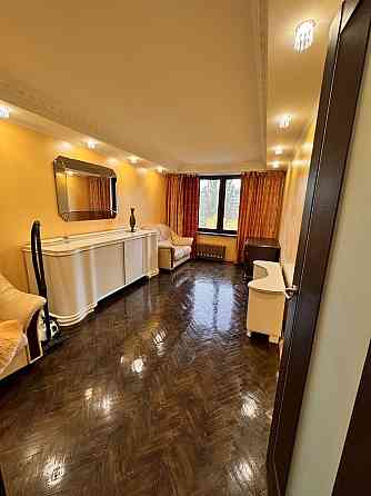 Продається 2-кімнатна квартира з якісним ремонтом у центрі Русанівки Киев