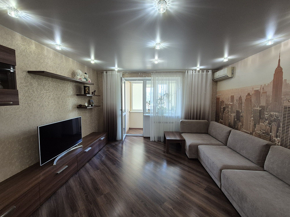 Квартира в Черноморске с новым ремонтом в самом центре Чорноморськ - зображення 4