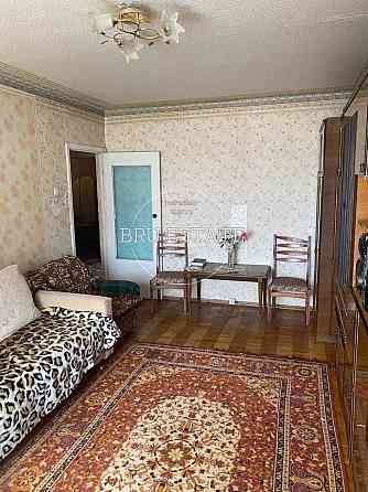 Продам  2 к  по вул. Закревського, 5а початок Троещини Киев