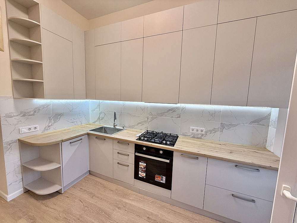 Продаж 2 кімнатної квартири в елітному районі вул. Кардинала Гузара Львів - зображення 2