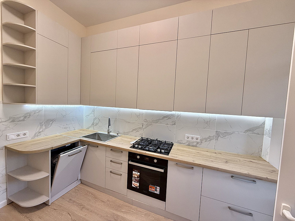 Продаж 2 кімнатної квартири в елітному районі вул. Кардинала Гузара Львів - зображення 1