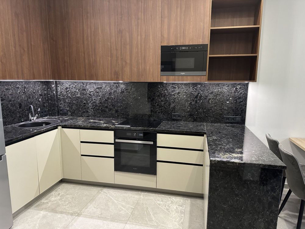 Поділ, 2-шка поруч із метро. Клубний будинок Зелений Замок Киев - изображение 1