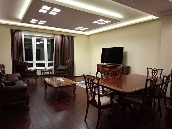 Липська Вежа Інститутська Урядовий кв Хрещатик Майдан Маріїнський парк Киев