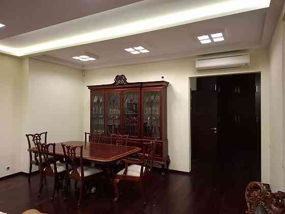 Липська Вежа Інститутська Урядовий кв Хрещатик Майдан Маріїнський парк Киев