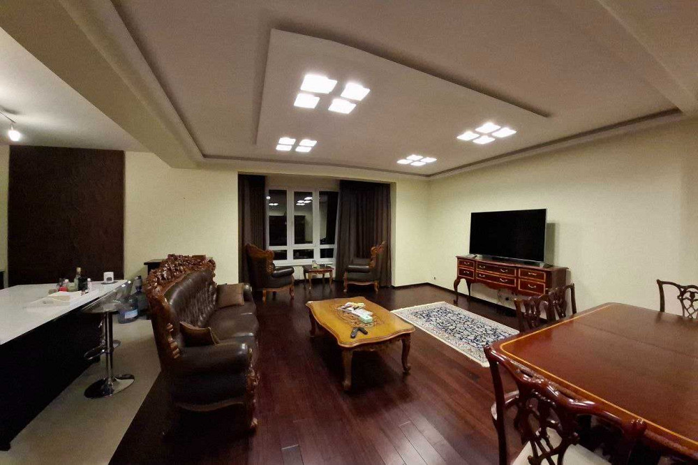 Липська Вежа Інститутська Урядовий кв Хрещатик Майдан Маріїнський парк Киев - изображение 2