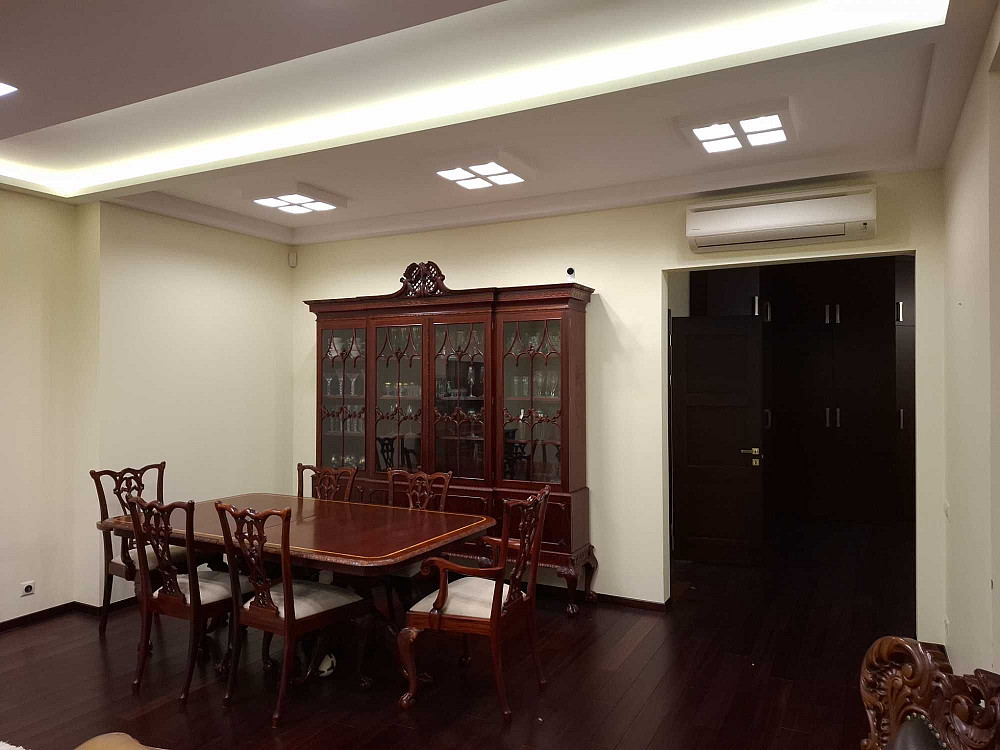 Липська Вежа Інститутська Урядовий кв Хрещатик Майдан Маріїнський парк Киев - изображение 6