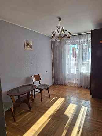 Продаю простору 3 кімнатну квартиру Рованці