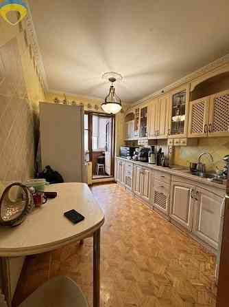 Продам 3 кімнатну квартиру на Таїрова Одесса