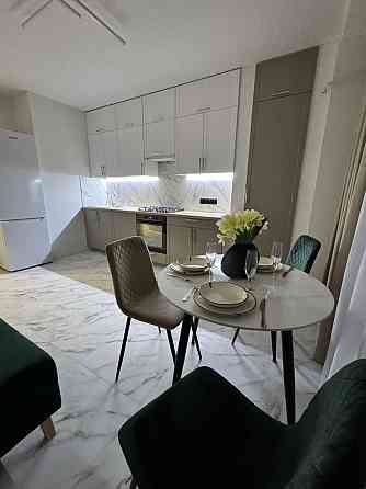 Продам 2 кімнатну квартиру Гатне Озерний Гай 98 тис у о  від власника Гатное